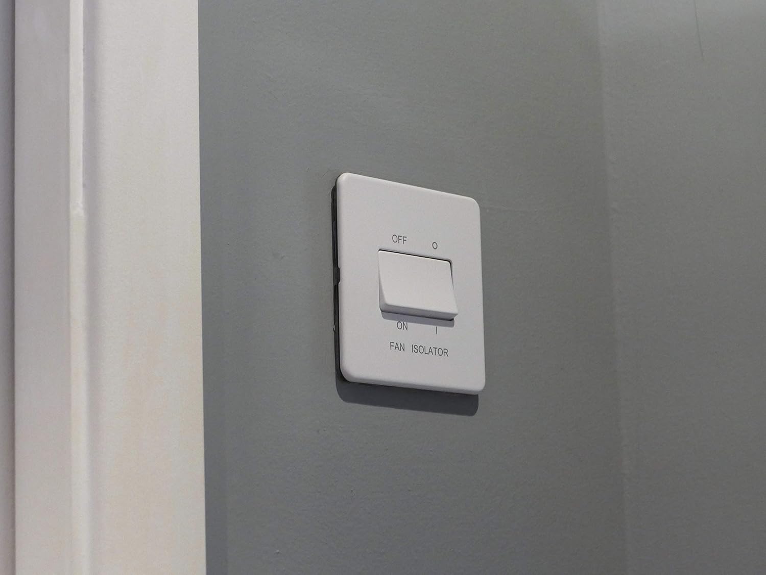 Knightsbridge SF1100MW Screwless 10A 3 Pole Fan Isolator Swi... - Image 5