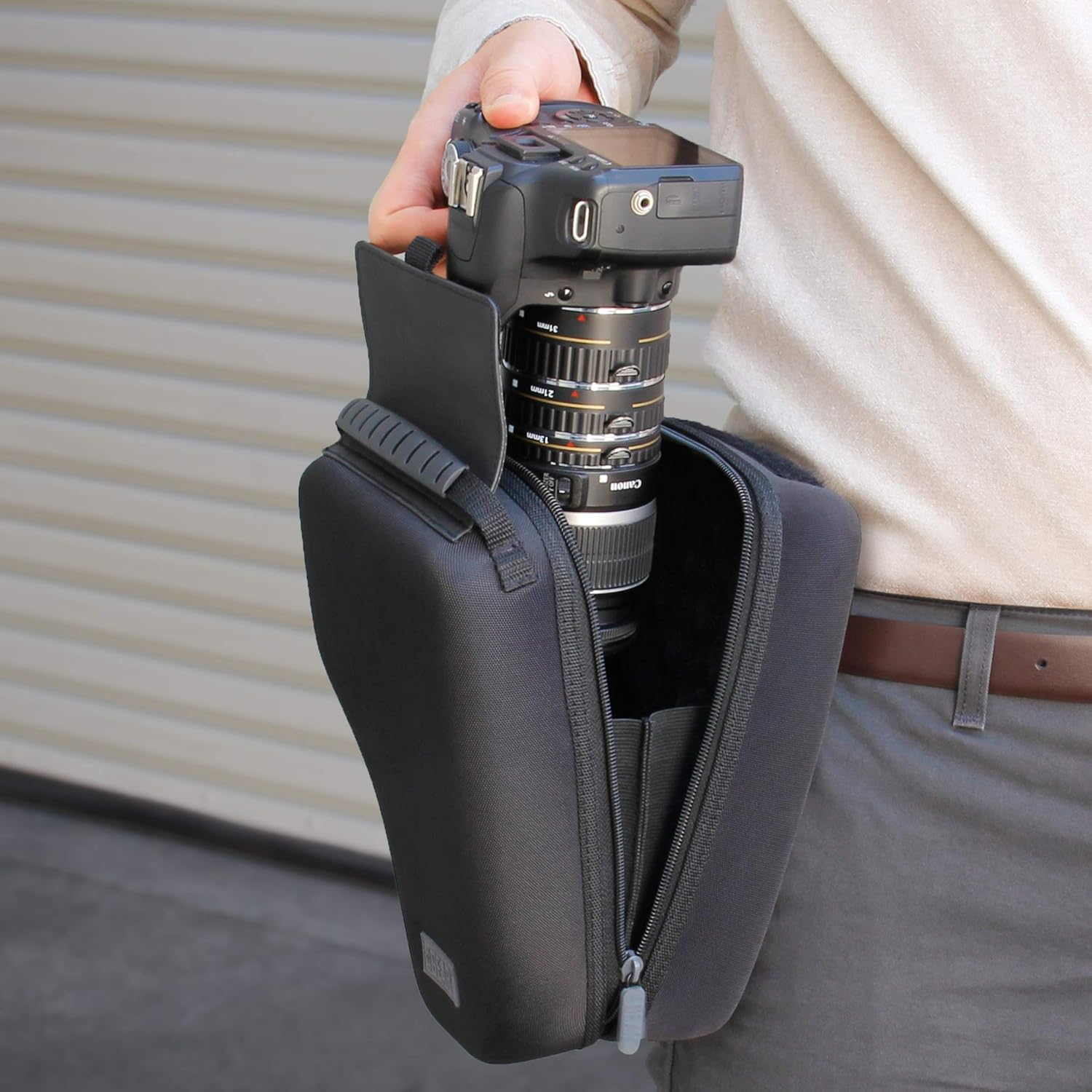 USA Gear Quick Access DSLR Hard Shell Camera and Zoom Lens C... - Image 6